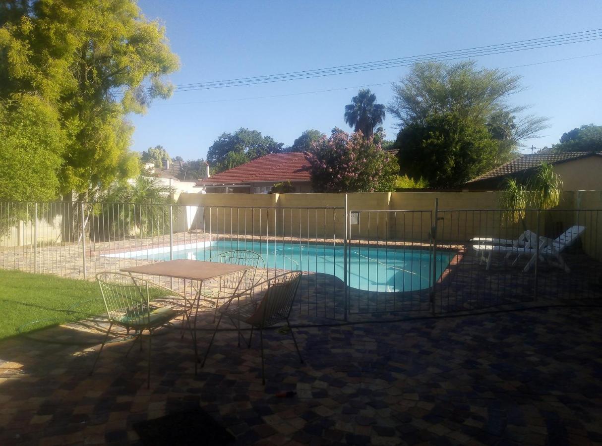 10 On Fairview B&B Paarl Bagian luar foto